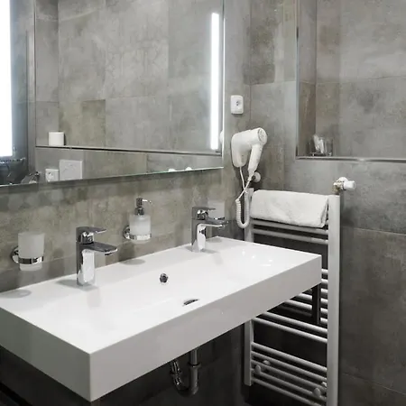 Vacek Pod Vezi 4*
