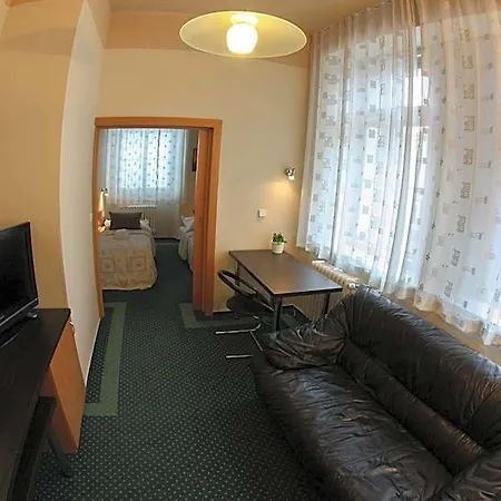ホテル Vacek Pod Vezi Hradec Králové