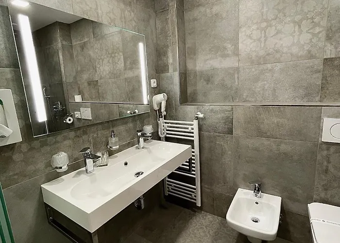 Vacek Pod Věží Otel 4*